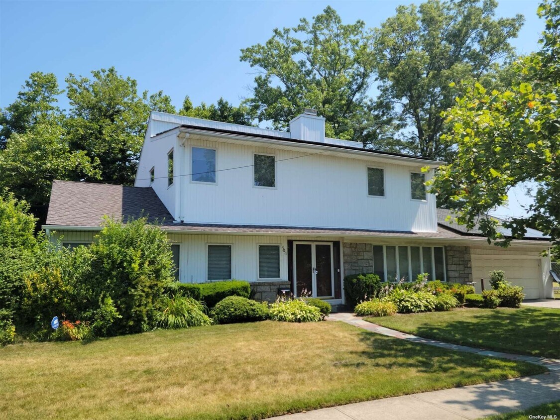 Primary Photo - 544 Green Pl