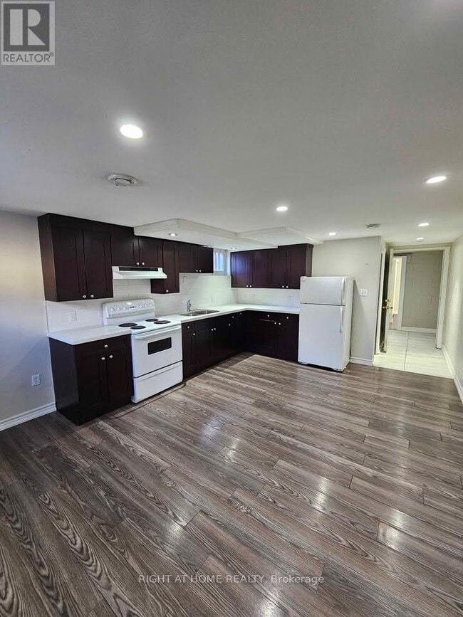 Building Photo - 707 Hortop St
