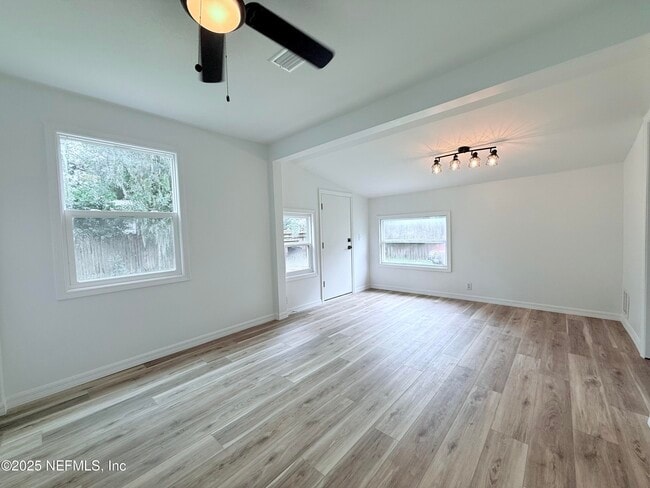 Foto del edificio - 1348 Grant St