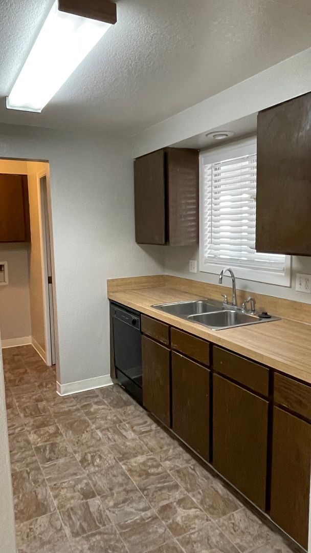 Building Photo - 3049 N Linda Vista Ln