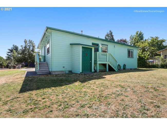 Building Photo - 1449 N Ivy St