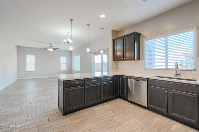 Foto del edificio - 2736 E Mews Rd