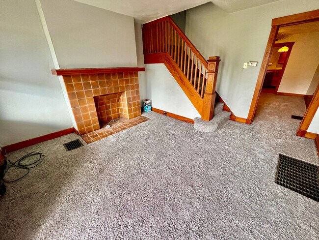 Building Photo - 3 Bed 1.5 Bath- Pittsburgh PA