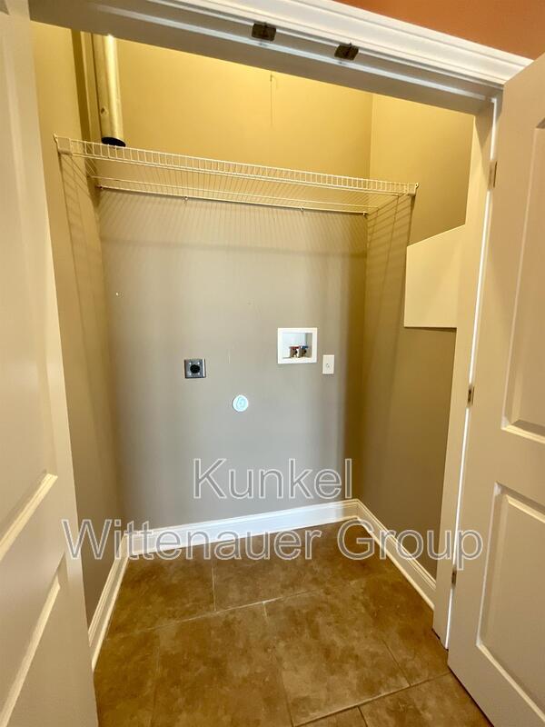 Foto del edificio - 409 W Washington St