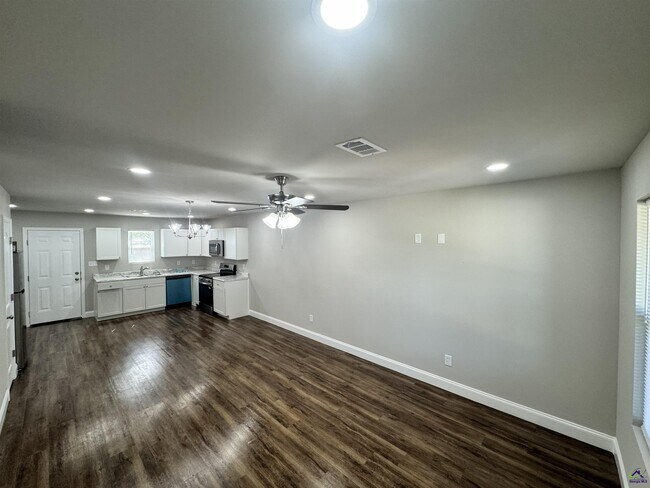 Foto del edificio - 301 Doyle St