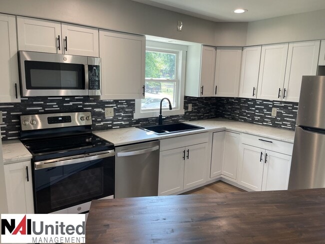 Building Photo - Three bed, one and a half bath home for rent