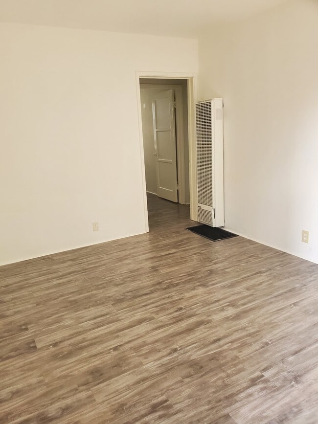living room - 4314 Overland Ave