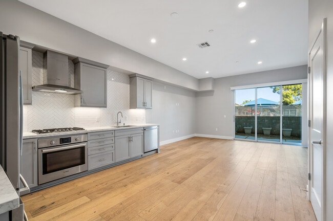 Building Photo - 1920 S Pacific Coast Hwy