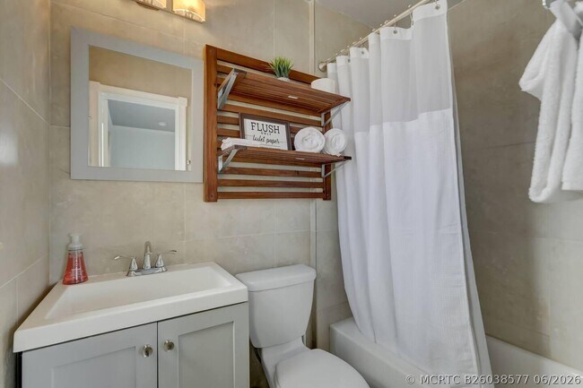 Foto del edificio - 2740-2742 NE 30th Pl