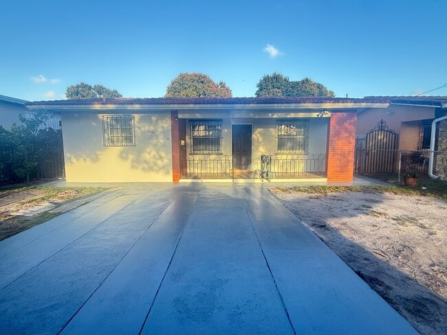 Photo - 3165 W 2nd Ave House