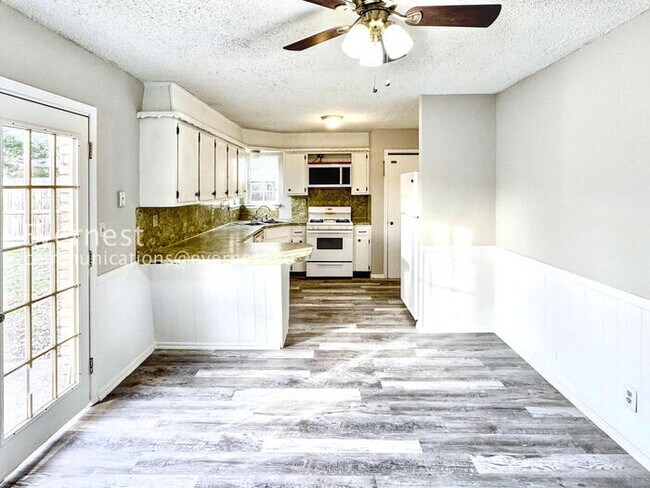 Foto del edificio - 1756 S Pine Ave