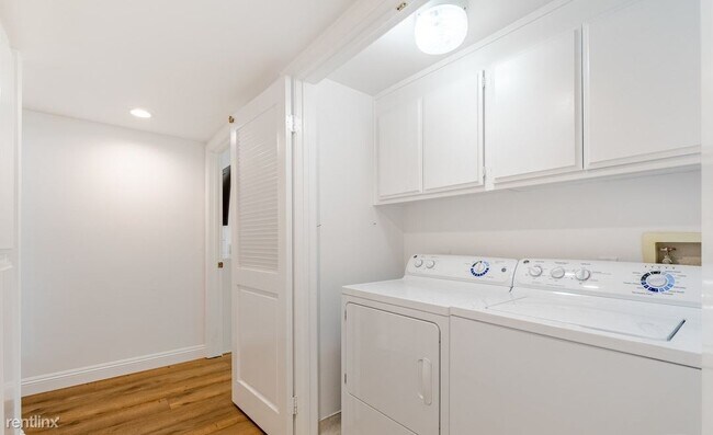 Foto del edificio - 1 br, 1.5 bath Condo - 2812 S Gaffey St