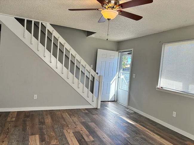 Building Photo - 4725 Nelson St