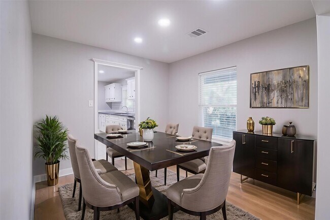 Foto del edificio - 6150 Ridgeway Dr