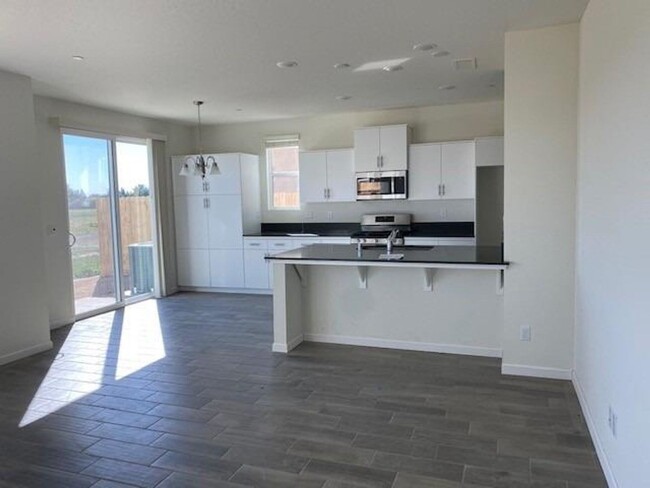 Building Photo - Gorgeous 3-Bedroom, 2.5-Bath Two-Story Hom...