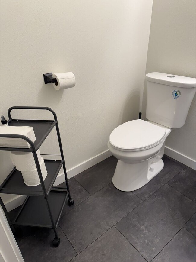 Foto del edificio - HARD TO FIND 4 BEDROOM