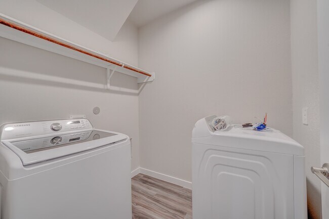 Foto del edificio - 14257 Lake Lodge Dr