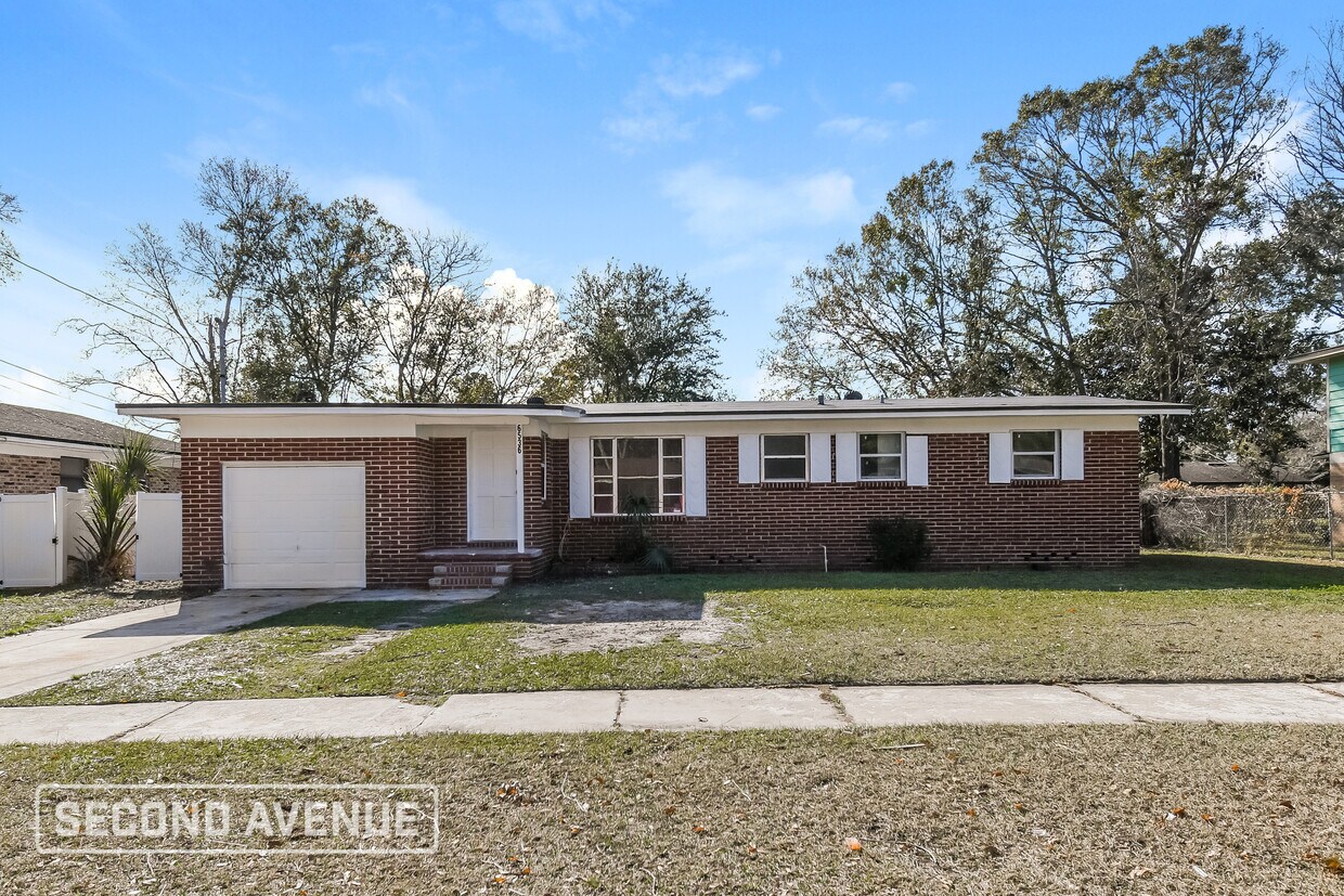 Foto principal - 6536 Manhattan Dr