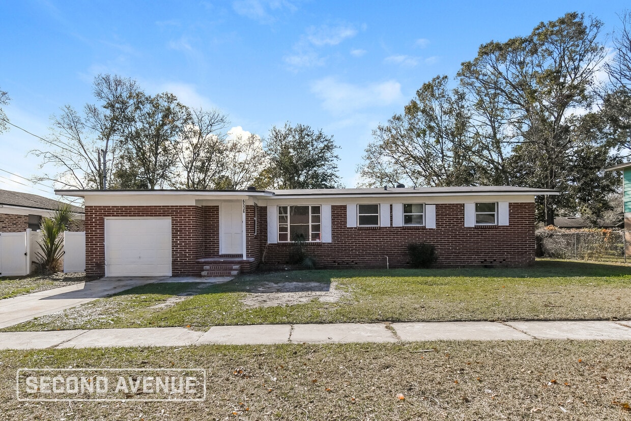 Primary Photo - 6536 Manhattan Dr