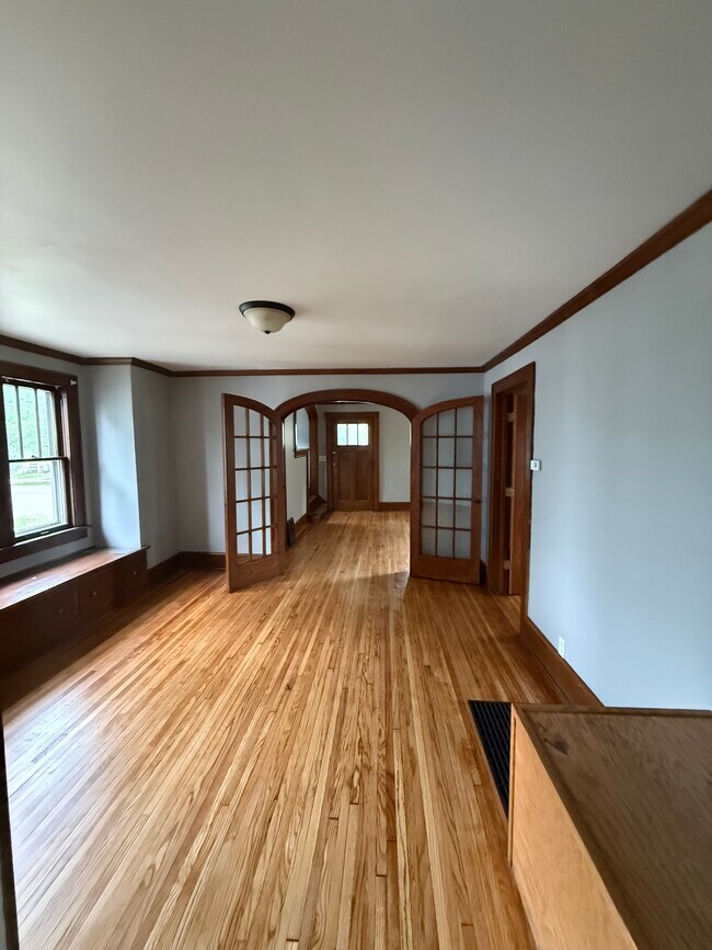 Foto del edificio - 317 E Cherry St