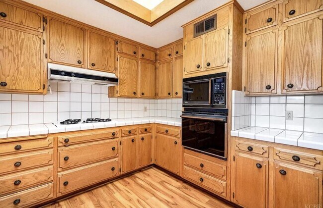 Building Photo - 2880 Spalding Dr