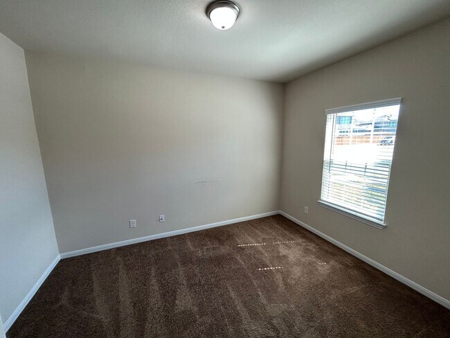 Foto del edificio - *COMING SOON!* JAW-DROPPING 4 Bedroom Home...