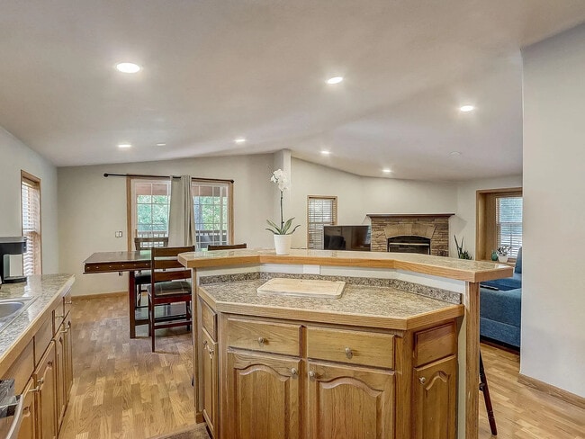 Building Photo - 128 Lake Shore Dr