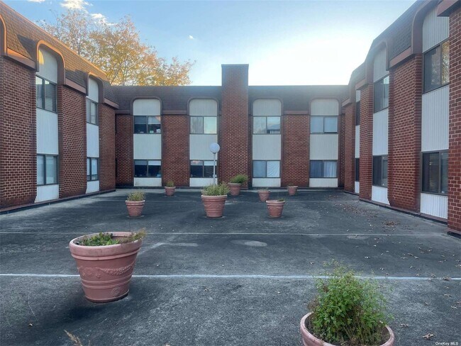 Building Photo - 645 Chestnut St