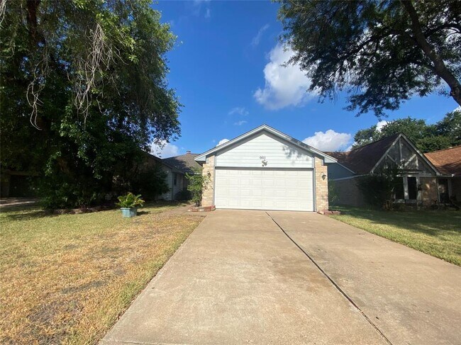 Foto del edificio - 6611 Readsland Ln