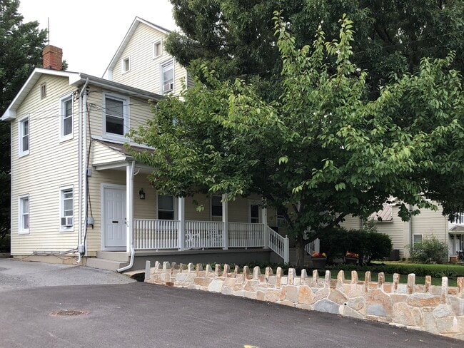 Building Photo - 1424 N Main St