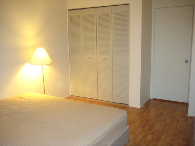 Building Photo - 1806 Hemlock Pl
