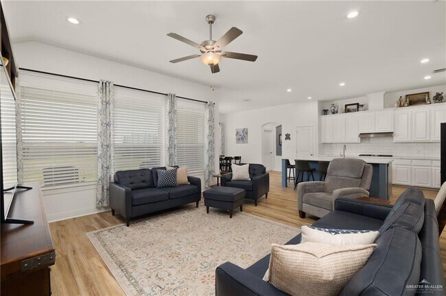 Building Photo - 33 Aqualina Wy