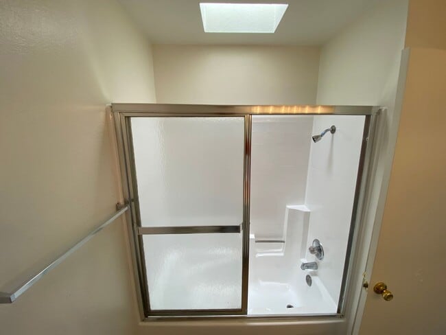 Foto del edificio - 3546 Hughes Ave