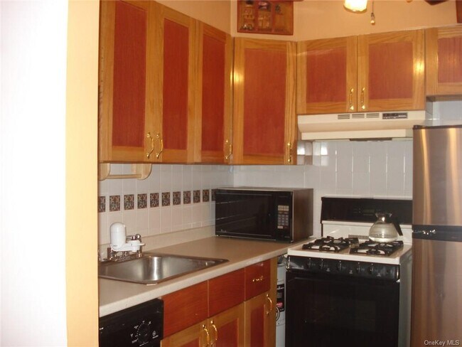 Building Photo - 501 N Barry Ave