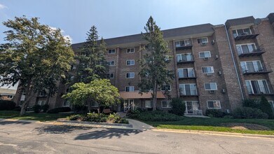 Building Photo - 10353 Dearlove Rd
