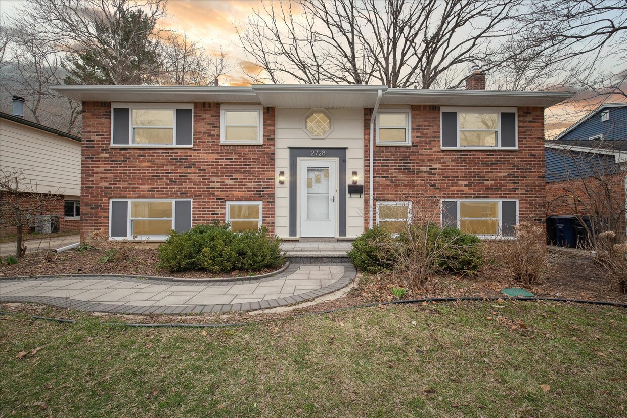 Primary Photo - 2728 Yost Blvd