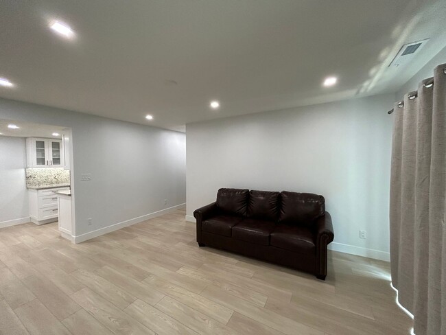 Building Photo - 2 Bedroom 2 Bathroom Condo Salt Lake City
