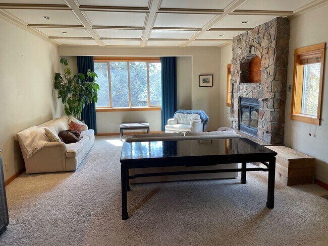 Foto del edificio - Gorgeous Westside home on double lot with ...