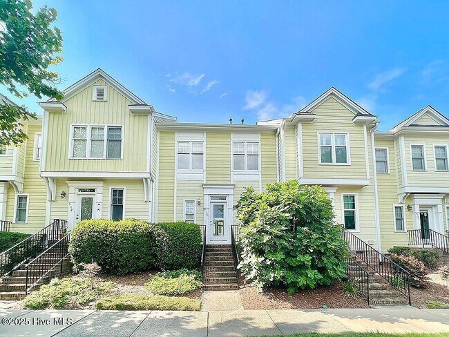 Building Photo - 910 Highgrove Dr