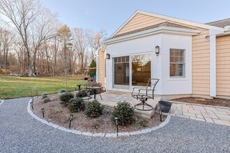 Building Photo - 15 Warren St