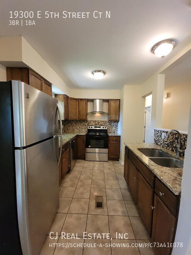 Foto del edificio - 19300 E 5th St N