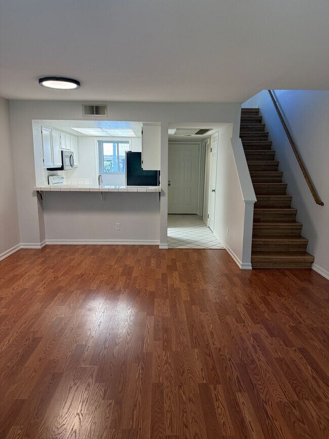 Building Photo - SPACIOUS 1 BEDROOM, 1.5 BATHROOM TOWNHOME IN SAN JOSE. MUST SEE!!!
