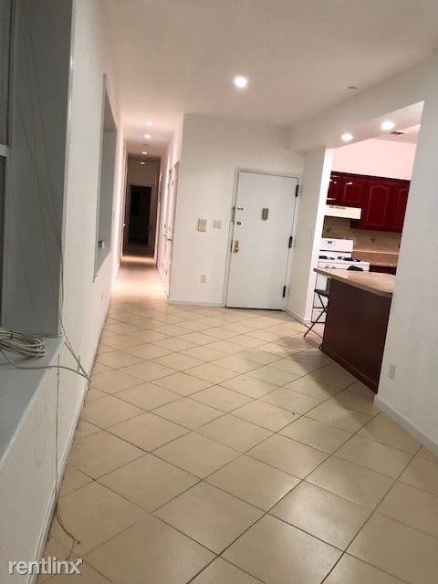 Building Photo - 4 br, 1 bath Apartment - 420 Beverley Rd