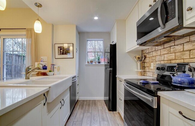 Building Photo - 2626 North Blvd