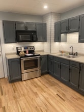 Building Photo - 68-70 College St