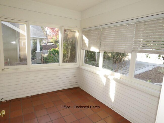 Building Photo - 274 Mariposa Ave