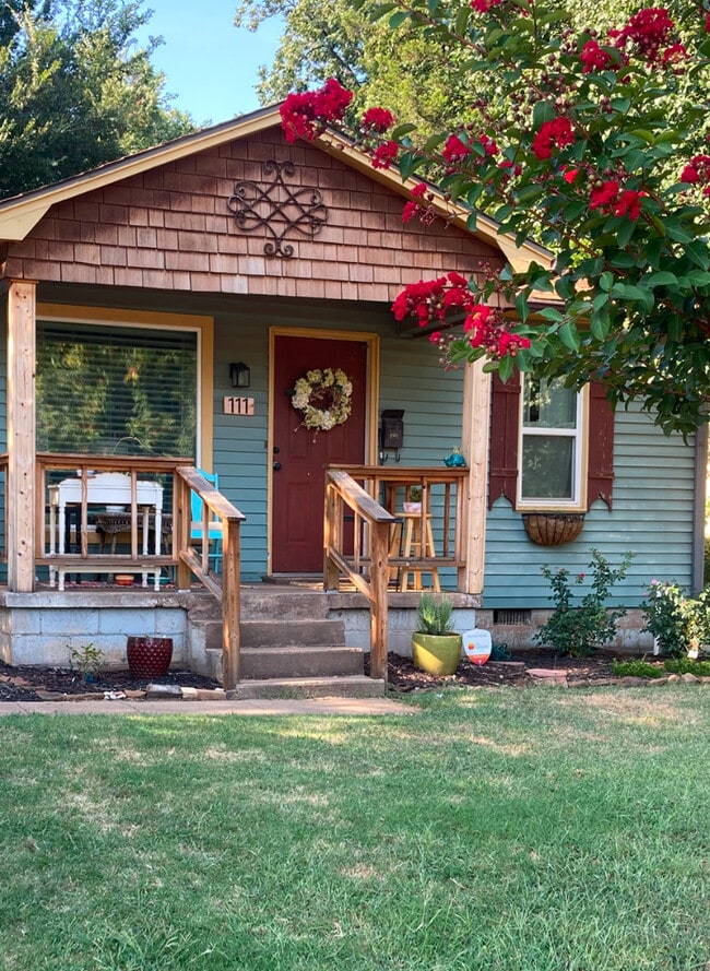 Building Photo - 111 E 12th St