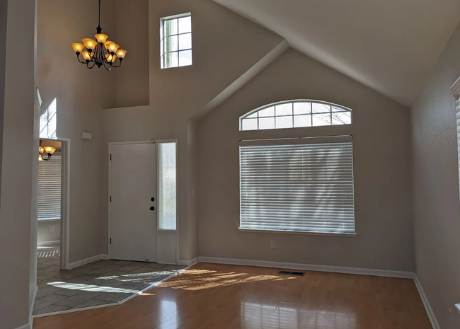 Building Photo - 941 Beechwood Cir