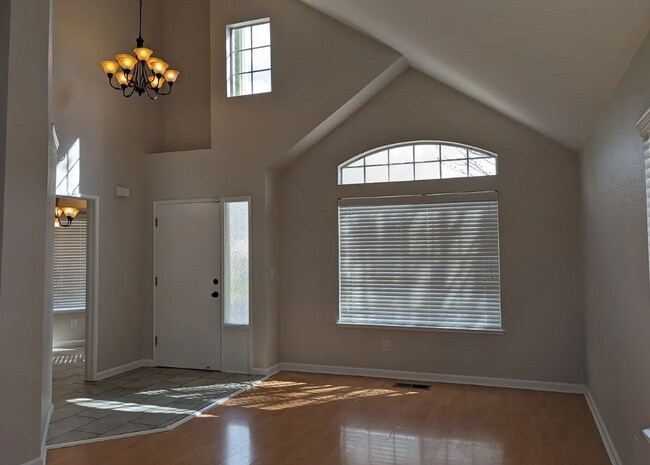 Building Photo - Adorable Suisun City Home