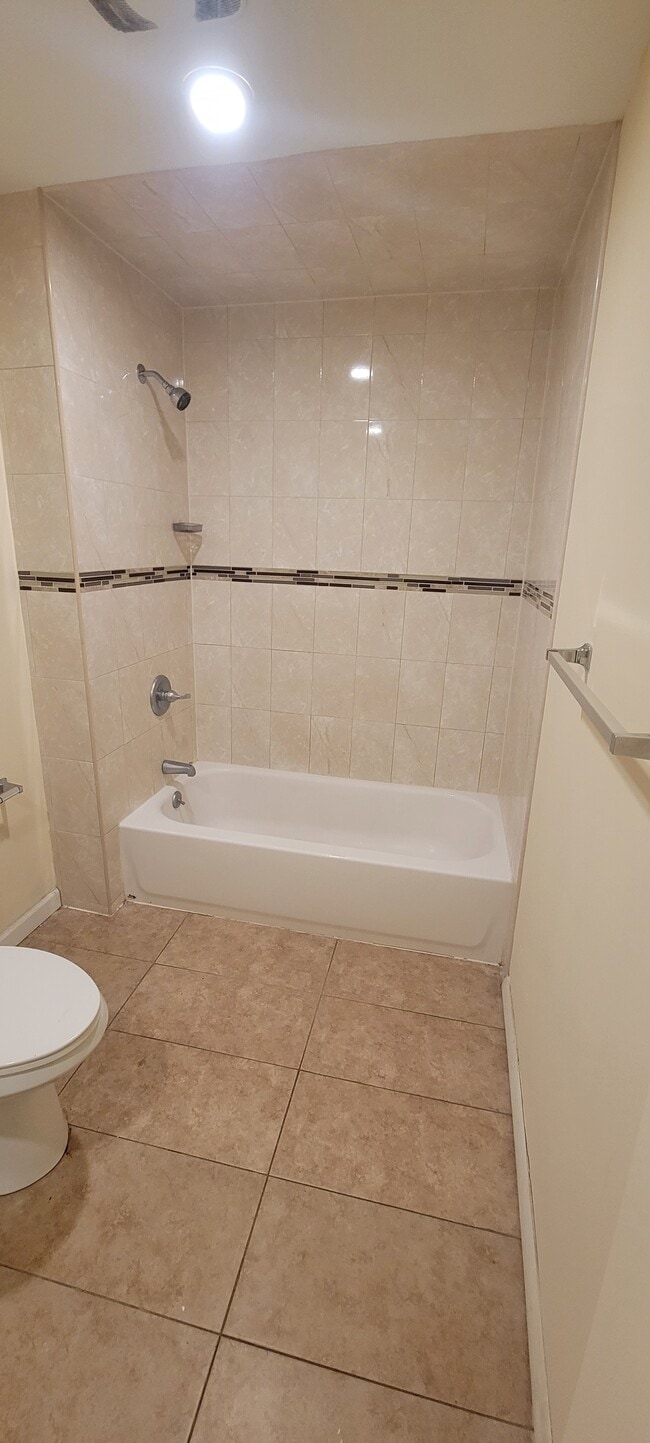 Bathroom - pic 1 - 318 Grant Ave